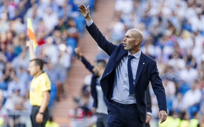 浩瀚电竞-凯恩拼抢赢得球权反击